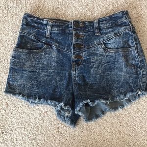 Retro high waisted shorts with button closure.